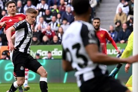PL: Newcastle United Extend Winning Streak To Five With 4-1 Thumping Of Man Utd