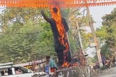 Statue of Biju Patnaik set on fire in Odisha’s Bolangir